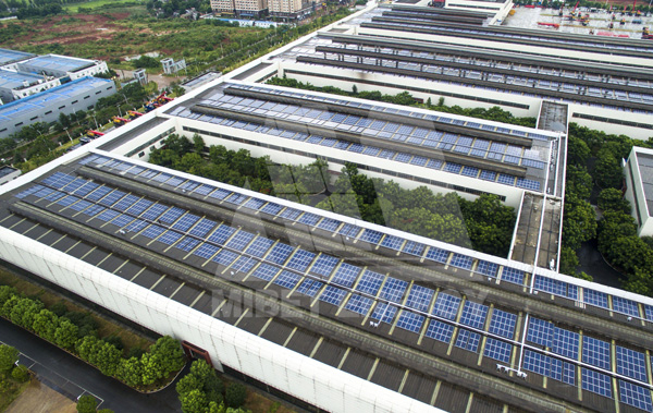 太陽能屋頂光伏發(fā)電系統(tǒng)由哪些設(shè)備組成？