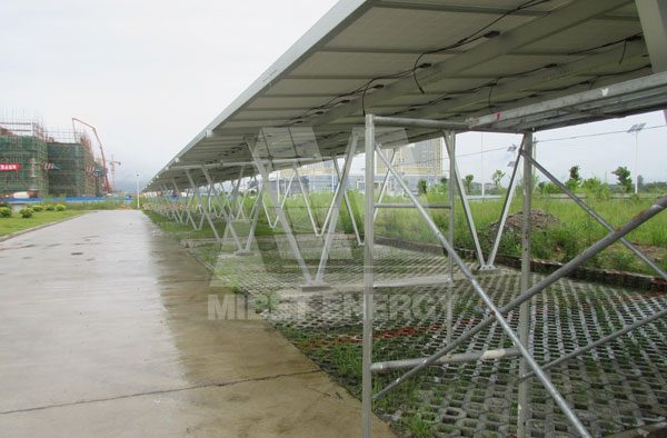 太陽(yáng)能光伏車(chē)棚支架系統(tǒng)有什么優(yōu)點(diǎn)？