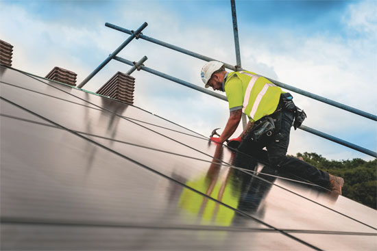 太陽(yáng)能光伏發(fā)電原理是什么？如何進(jìn)行光電轉(zhuǎn)換的？