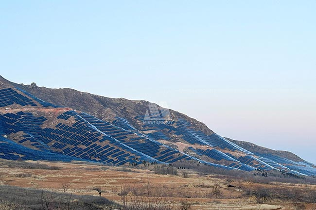 80MW光伏電站竣工！邁貝特遼寧山地支架建設(shè)項(xiàng)目順利上網(wǎng)