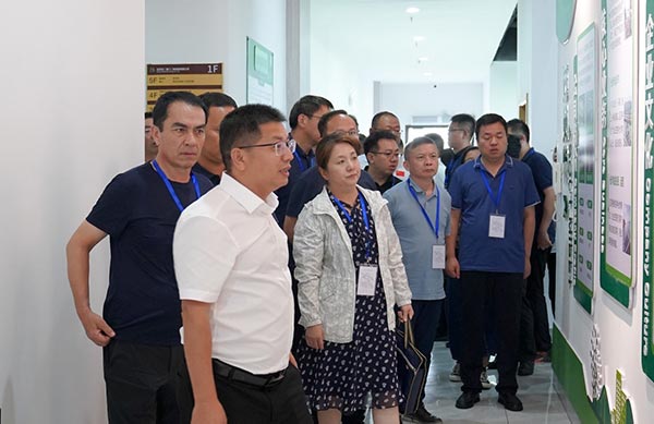 領(lǐng)導(dǎo)一行蒞臨邁貝特參觀(guān)-圖1